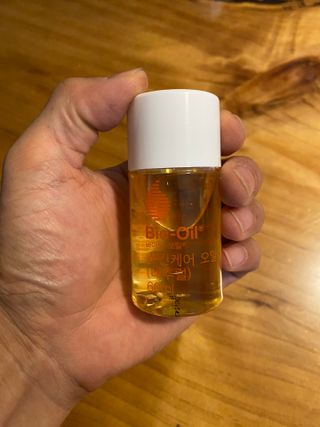 바이오오일 [바이오-오일] 스킨케어 오일 내추럴 60ml — 5점을 준 리뷰어가 2021년 11월 올린 사용 사진