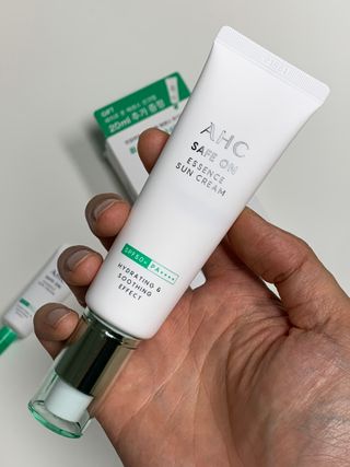 [AHC] 세이프온 에센스 선크림 올리브영 스페셜 증정 기획세트 — 5점을 준 리뷰어가 2022년 6월 올린 사용 사진