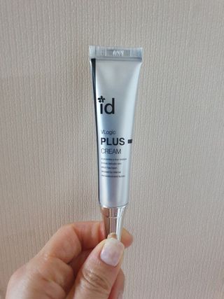아이디플라코스메틱 아이디 브이로직 플러스 크림 15ml X 4EA — 5점을 준 리뷰어가 2022년 1월 올린 사용 사진