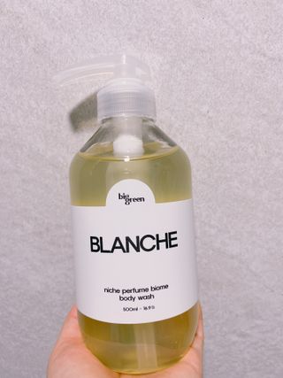 빅그린 니치 퍼퓸 바이옴바디워시 500ml(상탈, 블랙베리&베이, 블랑쉐 3종 중 택1) — 5점을 준 리뷰어가 2022년 8월 올린 사용 사진