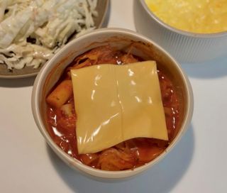 나우  [요리궁리] B타입 ( 매콤, 치즈, 매콤까르보 ) 꽃떡볶이 6개입 세트 — 5점을 준 리뷰어가 2025년 3월 올린 사용 사진