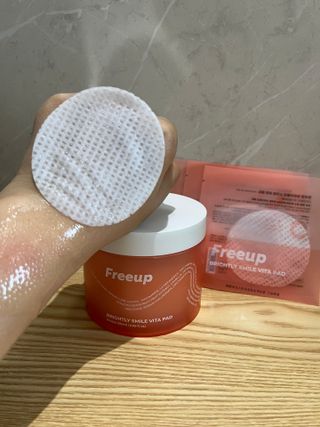프리업 브라이틀리 스마일 비타 본품 + 휴대용키트 — 5점을 준 리뷰어가 2023년 6월 올린 사용 사진