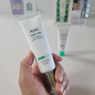 [AHC] 세이프온 에센스 선크림 올리브영 스페셜 증정 기획세트 — 5점을 준 리뷰어가 2022년 6월 올린 사용 사진