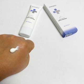 바노바기 코스메틱 바노바기 밀크씨슬 리페어 시카 선스크린 플러스 50ml — 5점을 준 리뷰어가 2023년 2월 올린 사용 사진