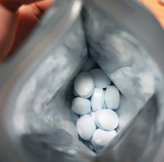 입 냄새 완화에 도움을 주는 에티켓 캔디 앳캔디 스트롱민트 — 5점을 준 리뷰어가 2021년 2월 올린 사용 사진