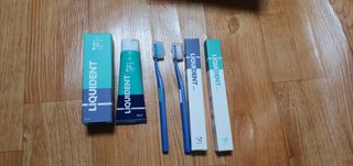리퀴덴트 오랄케어 온가족용 리퀴덴트 더더 오랄케어 무불소 치약 + 임상시험완료 이중 미세 엠보싱 칫솔 올데이세트 — 5점을 준 리뷰어가 2020년 12월 올린 사용 사진