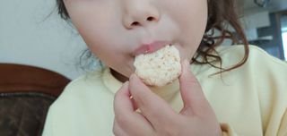 미즈꼬레아 치즈맛 누룽지크리스피 — 5점을 준 리뷰어가 2022년 3월 올린 사용 사진