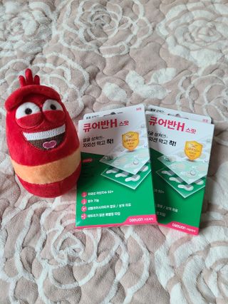 [큐어반H 스팟] 자외선 99프로 차단되는 스틱타입 스팟밴드(1팩 / 66매입) — 5점을 준 리뷰어가 2022년 11월 올린 사용 사진