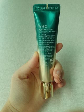 [NEW 탄력유턴 아이크림] AHC 유스 래스팅 리얼 아이크림 포 페이스 — 5점을 준 리뷰어가 2021년 3월 올린 사용 사진