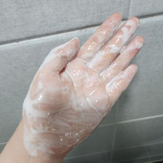 로우퀘스트 베리어 인핸싱 클렌저 190ml — 5점을 준 리뷰어가 2023년 10월 올린 사용 사진