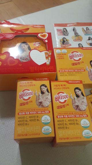 광동생활건강 [광동] 비타500데일리스틱 크리스마스 에디션 60포+20포 추가 증정&쇼핑백+스티커 gift — 5점을 준 리뷰어가 2021년 12월 올린 사용 사진