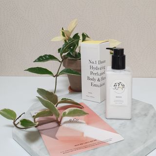 줄라이 모닝 _ JULY MORNING 줄라이모닝 하이드레이팅 퍼퓸드 바디앤핸드 에멀젼 — 5점을 준 리뷰어가 2021년 9월 올린 사용 사진