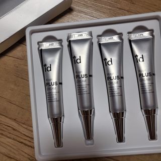 아이디플라코스메틱 아이디 브이로직 플러스 크림 15ml X 4EA — 5점을 준 리뷰어가 2022년 1월 올린 사용 사진