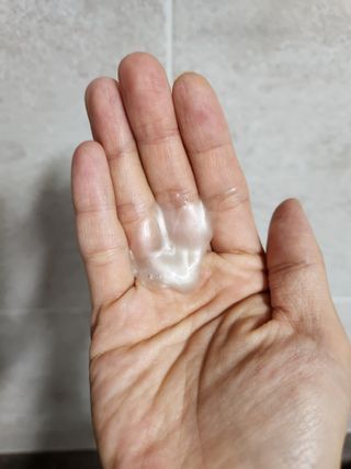 프리마인 더이상 뻣뻣하고 효과없는 탈모샴푸는 NO. 근본부터 케어하는 셀베이스 그린티샴푸(500ml) — 4.5점을 준 리뷰어가 2023년 5월 올린 사용 사진