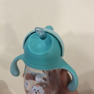 유비맘 트라이탄 코니빨대컵_컬러 랜덤 발송 — 5점을 준 리뷰어가 2020년 12월 올린 사용 사진