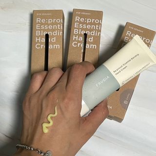 [후르디아] 끈적임 없는 착한성분 비건  핸드크림 3종 — 5점을 준 리뷰어가 2022년 10월 올린 사용 사진