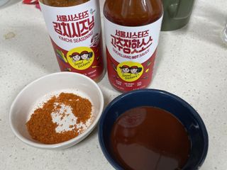 [서울시스터즈] 김치시즈닝 국내 최초 뿌려먹는 김치파우더 100g 1개+ 신제품 고추장 핫소스 185g 1개 — 4.5점을 준 리뷰어가 2021년 9월 올린 사용 사진