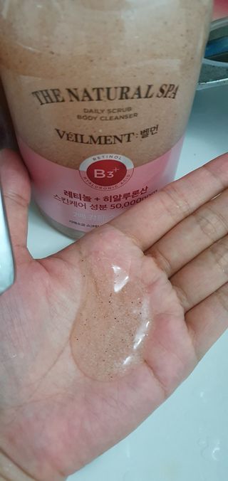 벨먼 내추럴스파 수분광채 스크럽 바디워시 600ml 5종 — 5점을 준 리뷰어가 2022년 5월 올린 사용 사진