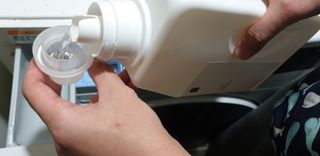 [생활공작소] 섬유유연제 + 세탁세제 1.5L 릴리향 — 5점을 준 리뷰어가 2021년 2월 올린 사용 사진
