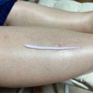 난나 살몬 스파이더 검버섯 미백 톤업 화이트닝 연어 앰플 크림 300ml 대용량 — 5점을 준 리뷰어가 2022년 8월 올린 사용 사진