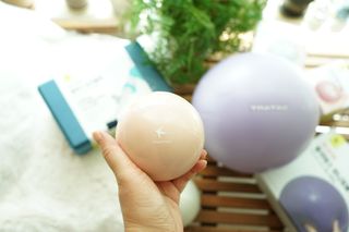 [트라택] 홈 필라테스 SET [미니짐볼+웨이트볼(0.5kg&1kg+요가블럭] — 5점을 준 리뷰어가 2022년 7월 올린 사용 사진