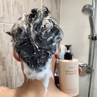 프리마인 더이상 뻣뻣하고 효과없는 탈모샴푸는 NO. 근본부터 케어하는 셀베이스 그린티샴푸(500ml) — 5점을 준 리뷰어가 2023년 5월 올린 사용 사진