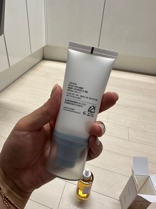 [스킨1004] 마다가스카르 센텔라 히알루-시카 워터핏 선세럼 50ml — 5점을 준 리뷰어가 2024년 5월 올린 사용 사진