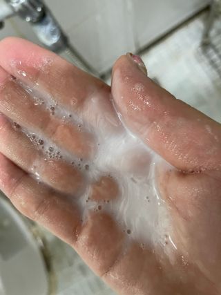 [HUREX] 휴렉스 볼류마이징 탈모완화 기능성 샴푸 150ml x 2개 — 4점을 준 리뷰어가 2021년 9월 올린 사용 사진