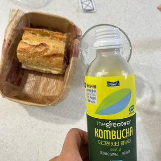 더그레잇티 콤부차 [매일유업] 더그레잇티 44kcal 콤부차 300ml *12개입 (오리지널 6개+베리리치 6개) — 4.5점을 준 리뷰어가 2023년 7월 올린 사용 사진