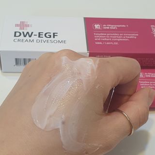 이지듀 DW-EGF 크림 다이브좀_콜라겐이 쏙쏙, 탄력피부로 다이빙 — 4점을 준 리뷰어가 2021년 2월 올린 사용 사진