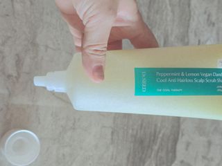 닥터시드 페퍼민트 앤 레몬 비건 비듬케어 쿨 탈모 두피 스크럽 샴푸 — 5점을 준 리뷰어가 2024년 7월 올린 사용 사진