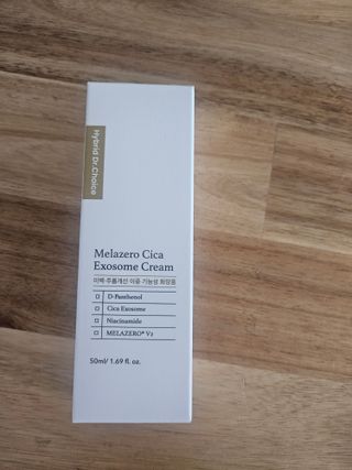 하이브리온 [쿠팡]멜라제로 시카엑소좀 크림 50ml PDRN 줄기세포 주름 미백기능성 피부과 병원입점, 1개, 50g — 5점을 준 리뷰어가 2025년 7월 올린 사용 사진