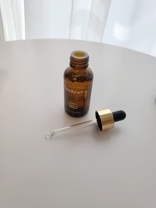 스킨큐어 산다화 비타민c 화이트닝 에센스 30ml — 5점을 준 리뷰어가 2023년 8월 올린 사용 사진