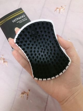 온가족 시원한샴푸 깨끗한두피 샴푸브러쉬 두피스케일링 히트팡블랙에디션 — 5점을 준 리뷰어가 2021년 8월 올린 사용 사진