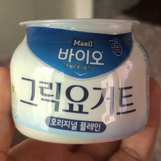 매일바이오 그릭요거트 오리지널 플레인 4개, 로스터리 커피믹스 4개 — 4.5점을 준 리뷰어가 2021년 12월 올린 사용 사진