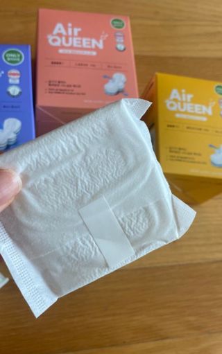 에어퀸 뉴브레스 유기농 생리대 4종 (팬티라이너 20P + 중형 10P + 대형 10P + 오버나이트 8P)_체험단 — 4.5점을 준 리뷰어가 2024년 10월 올린 사용 사진