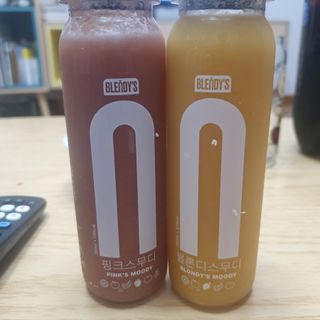 BLENDY'S 핑크 스무디+블론디 스무디 — 5점을 준 리뷰어가 2021년 11월 올린 사용 사진