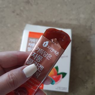 자연에온 핑크 자몽 착즙 100mL 10개입 1BOX +가 득담은 자몽 콜라겐 젤리스틱 1BOX — 4.5점을 준 리뷰어가 2021년 6월 올린 사용 사진