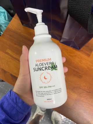 [닥터문] 프리미엄 알로에베라 선크림 500ml — 5점을 준 리뷰어가 2022년 6월 올린 사용 사진