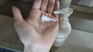 [위켄더스] 끈적임 없이 수분감을 채워주는 핸드& 바디로션 1종 랜덤발송 — 5점을 준 리뷰어가 2022년 5월 올린 사용 사진