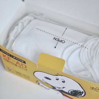 JHWORLD 스누피 마스크 정품 스누피 KF-AD 국내 비말차단 아동용 성인용 일회용 덴탈마스크 50매 — 5점을 준 리뷰어가 2021년 6월 올린 사용 사진