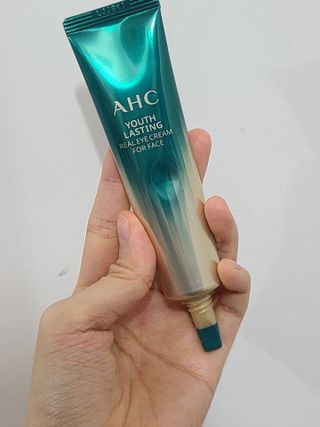 [NEW 탄력유턴 아이크림] AHC 유스 래스팅 리얼 아이크림 포 페이스 — 5점을 준 리뷰어가 2021년 3월 올린 사용 사진