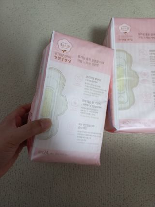 나무드 [유한킴벌리] 좋은느낌 유기농 순면 린넨블렌딩 생리대,롱라이너 중형 36매 1개 + 대형 32매 1개 — 5점을 준 리뷰어가 2021년 10월 올린 사용 사진