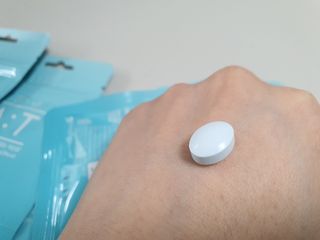입 냄새 완화에 도움을 주는 에티켓 캔디 앳캔디 스트롱민트 — 5점을 준 리뷰어가 2021년 1월 올린 사용 사진