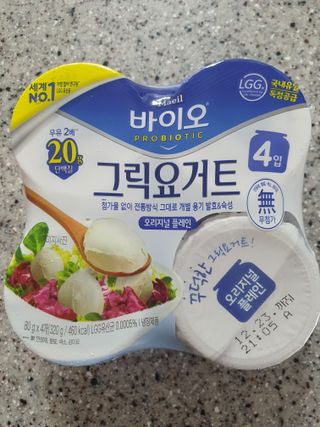 매일바이오 그릭요거트 오리지널 플레인 4개, 로스터리 커피믹스 4개 — 4점을 준 리뷰어가 2021년 12월 올린 사용 사진