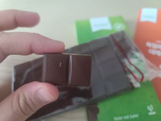 당류2g 자일리톨로 단맛을낸 슈카 퓨어비건 무설탕초콜릿 Xucker vegan 2개입 — 5점을 준 리뷰어가 2021년 4월 올린 사용 사진