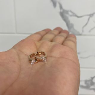 [골드앤디어] 14K 사선 큐빅 원터치 귀걸이_3color — 5점을 준 리뷰어가 2021년 7월 올린 사용 사진