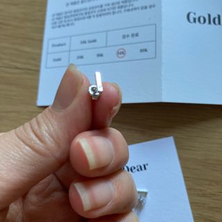 [골드앤디어]14k 미니 스틱 바 귀걸이_3color — 5점을 준 리뷰어가 2021년 9월 올린 사용 사진