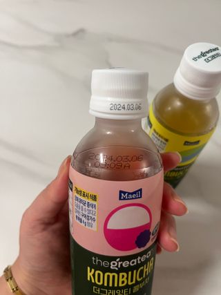 더그레잇티 콤부차 [매일유업] 더그레잇티 44kcal 콤부차 300ml *12개입 (오리지널 6개+베리리치 6개) — 5점을 준 리뷰어가 2023년 8월 올린 사용 사진