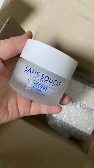 산수시 아쿠아 베네핏 24h 수부지 물광 속건조 수분크림 50ml — 4.5점을 준 리뷰어가 2021년 6월 올린 사용 사진